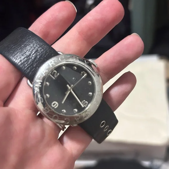 Marc Jacobs Watch - Picture 3 of 3